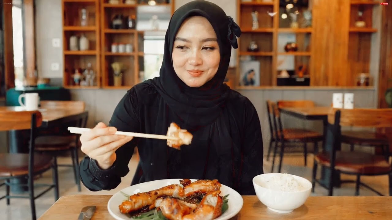 Seorang Laki, Makan, dan Cerita 