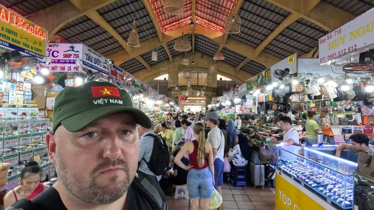 $100 FAKE MARKET HUNT IN VIETNAM - Trying to avoid being scammed, rip off prices and dodgy food !!!