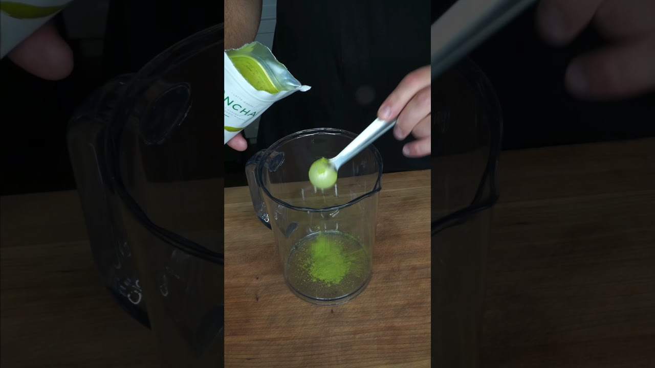 LATTE GLAC&Eacute; AU MATCHA | L'&Eacute;QUILIBRE DOR&Eacute;