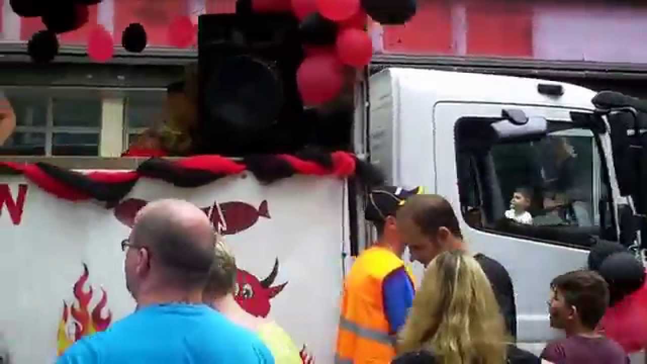 Cranger Kirmes, HELLS KITCHEN IMBISS  im Festumzug 2015 020