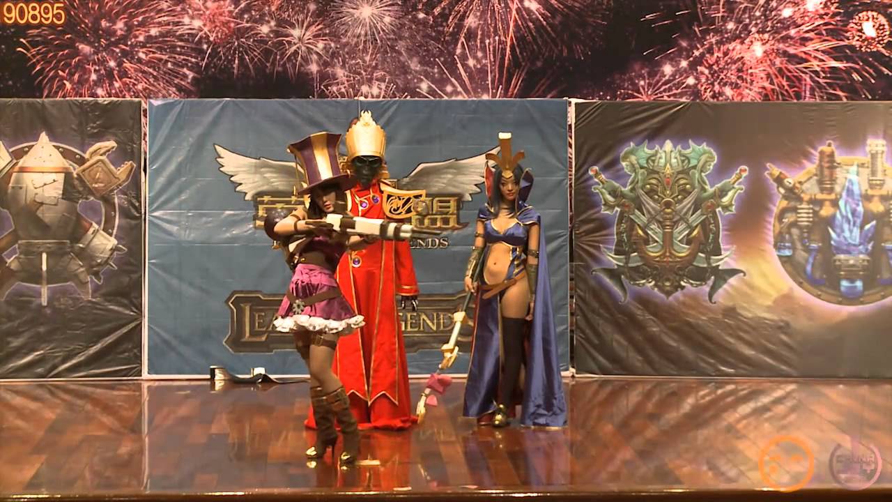 Perfect League Of Legends Cosplay Show