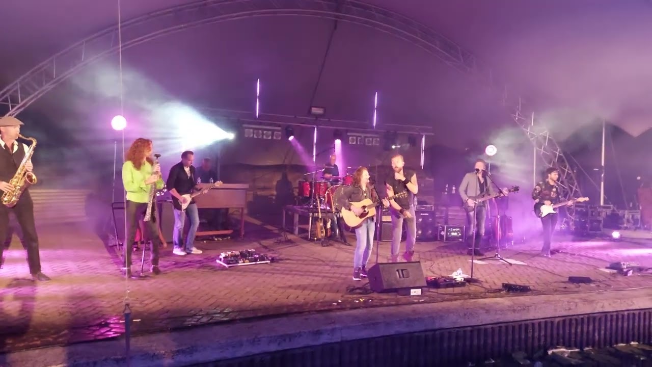 Sam en Brucified: Samen ‘Dancing in the Dark’ – Een Unieke Live Performance!