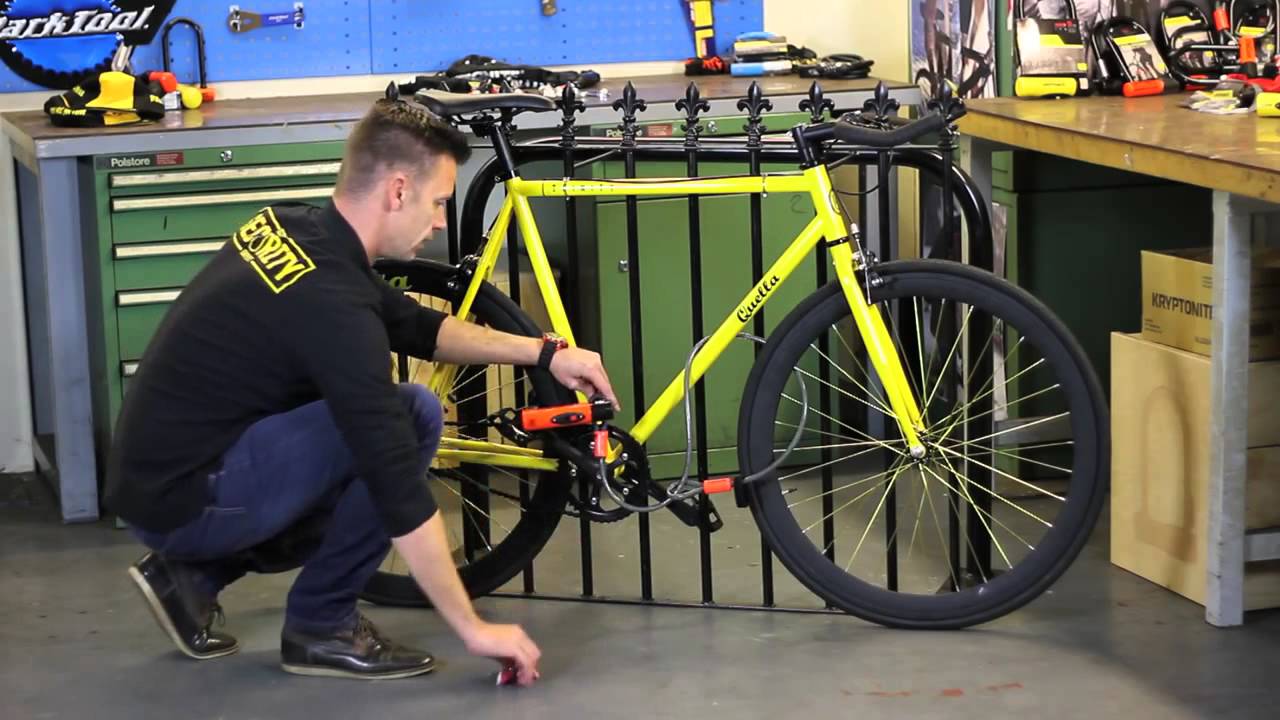 Comment bien attacher son vélo avec un antivol U
