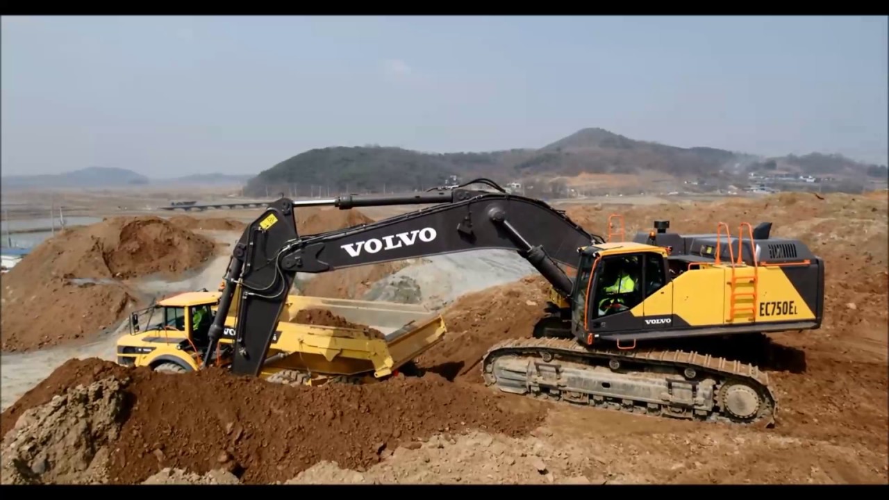 Koparka Volvo EC750EL. Największa i pierwsza z dostarczonych do europejskiego klienta.