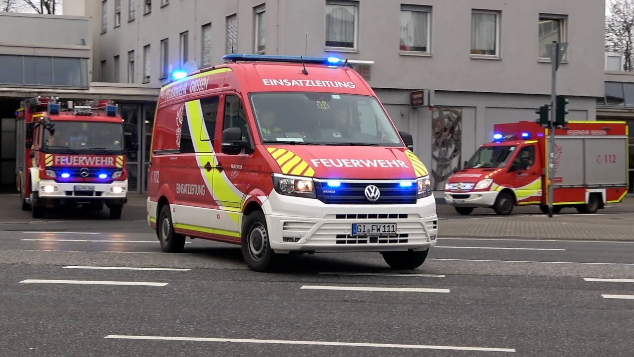 [Verkehrsunfall] Rüstzug mit neuem ELW der Berufsfeuerwehr Gießen