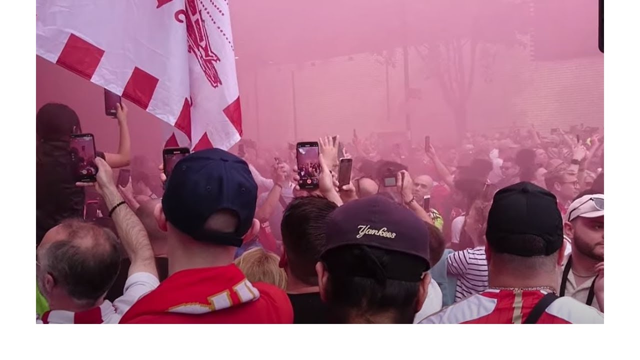 Arsenal fans vs Everton great atmosphere for the last game of 23/24 season. Sadly it was not to be.