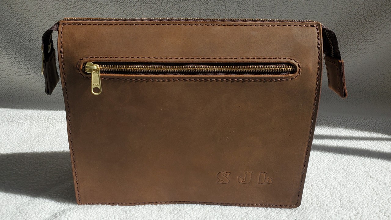 How it's made - Zippered Bible Bag #leathercraft #crazyhorseleather #biblebag