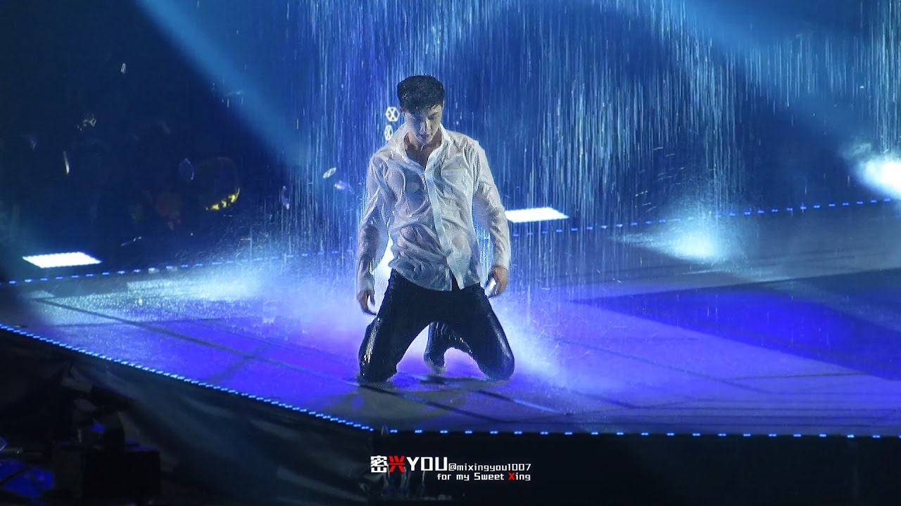 161002 FUKUOKA THE EXO'rDIUM - 유리어항 One and Only(Lay focus)