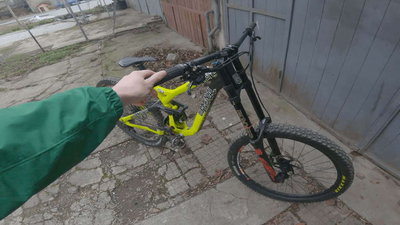 Commencal supreme v3 BIKE REVIEW... Градско каране и СПУСКАНЕ