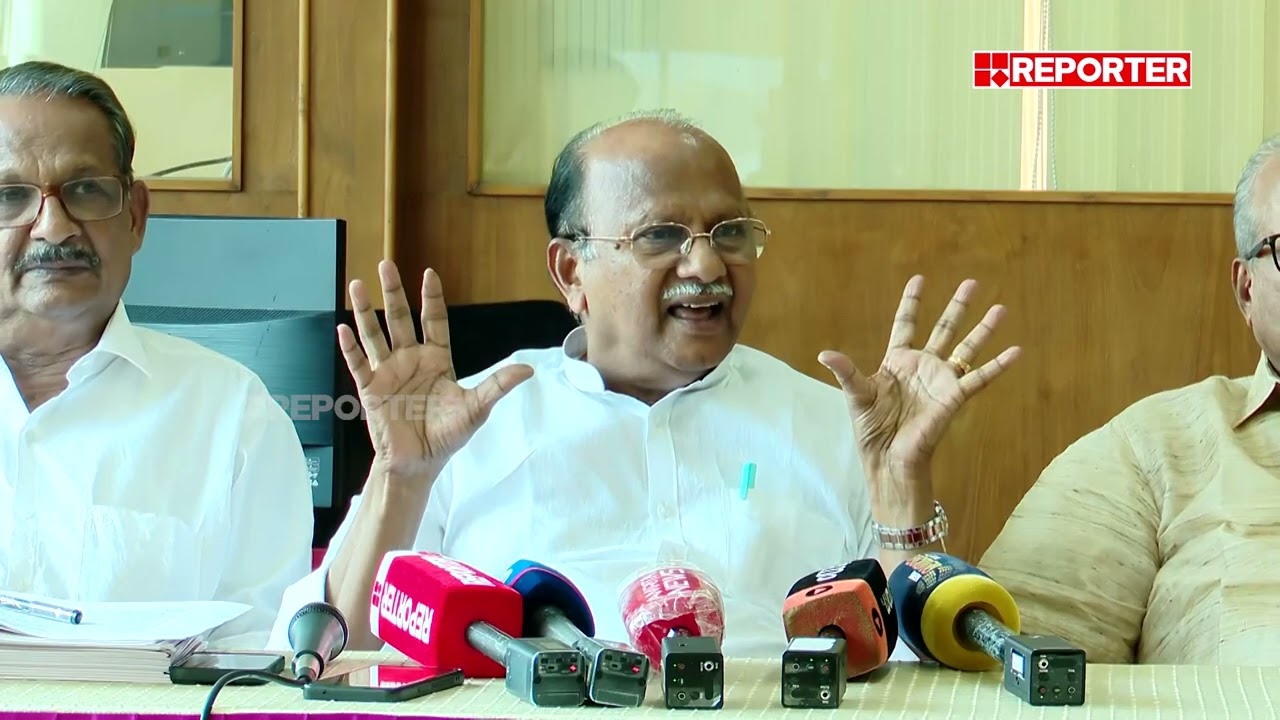 'നൂറിലധികം കേസുകളില്‍ പ്രതിയായ വെള്ളാപ്പള്ളിയെ  മുഖ്യമന്ത്രി പട്ടും വളയും ചാര്‍ത്തി ആദരിക്കുന്നു'
