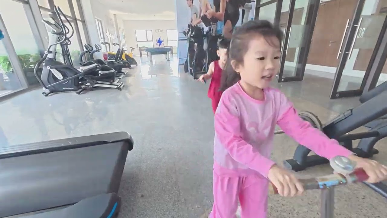 Trâm Anh Vlog | Tram Anh Vlog | Trâm Anh chơi cầu trược #tramanhvlog365 #vuichoicungcon 