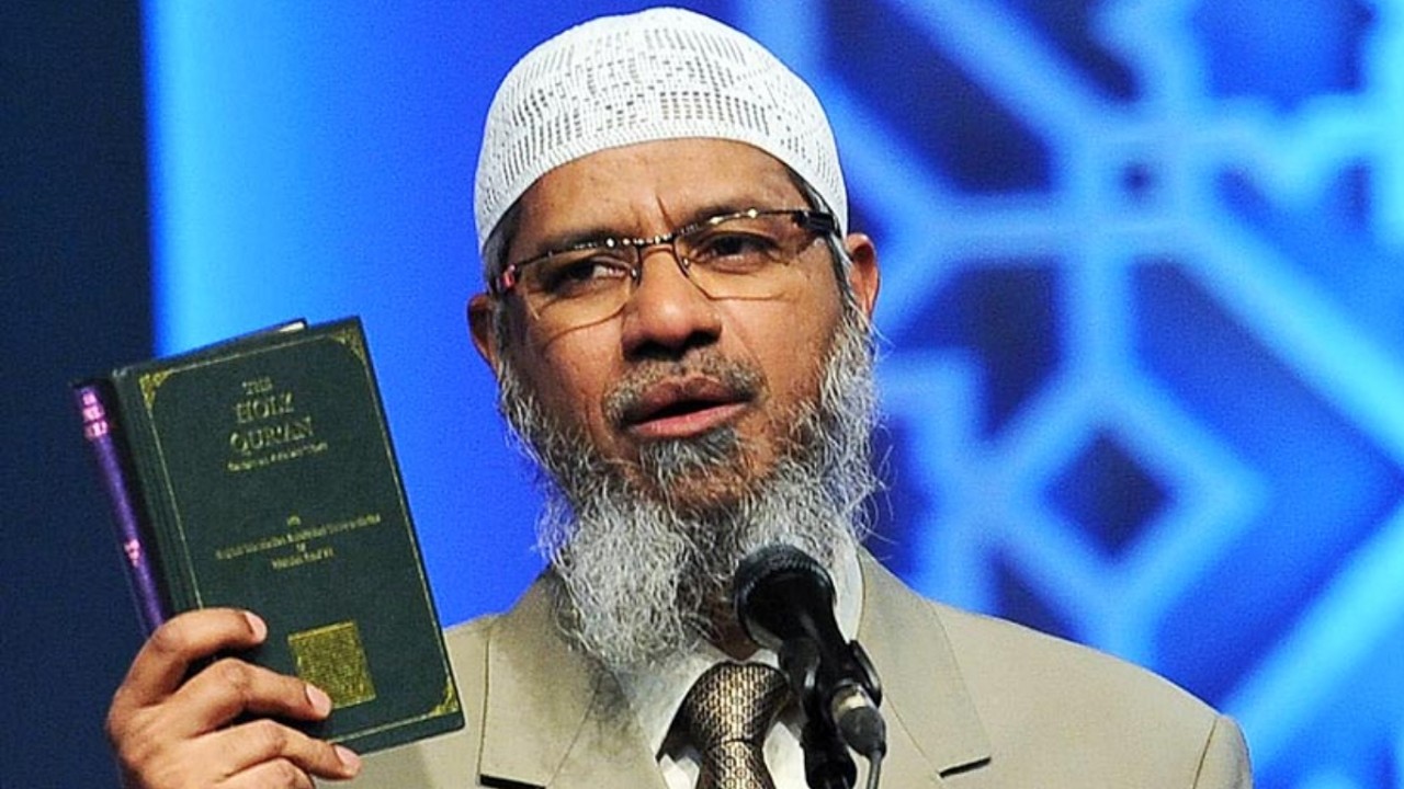 امرأة تتحدى الله أمام الدكتور ذاكر نايك.. لن تصدق ماذا حدث لها في الحال صدم الملايين!