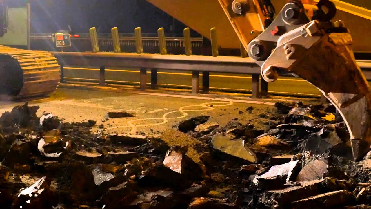 Renovatiewerkzaamheden aan de Brienenoordbrug - Asfalt rippen