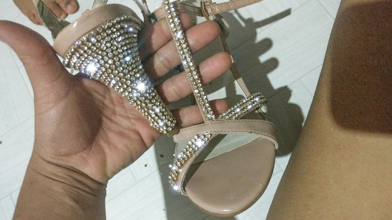 Customize sua sandália velha com muito brilho 😮
(com manta de strass)