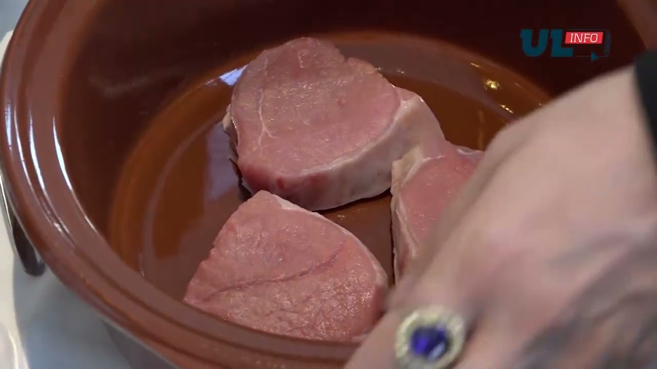 Gastronomski specijaliteti: ELBASAN TAVA  Specialitete gastronomike në Ulqin: TAVA E ELBASANIT
