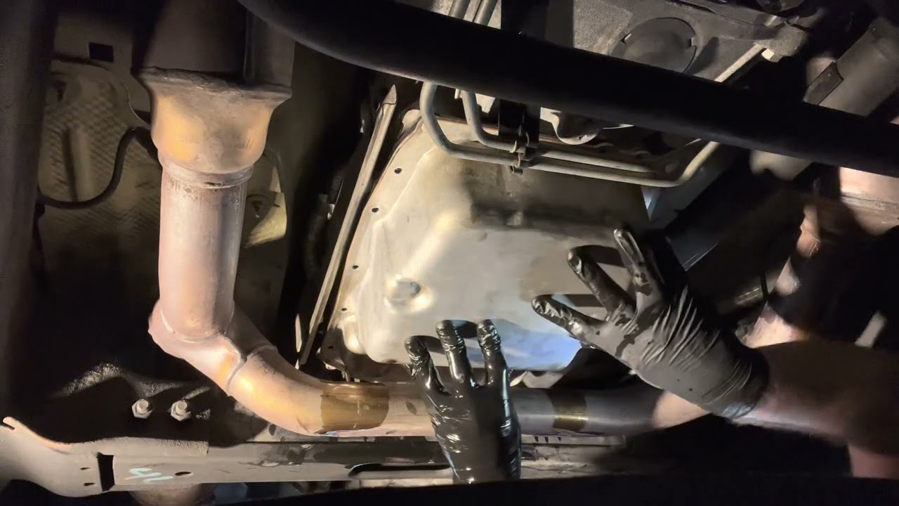 Easy pan removal! 6L80E Transmission fluid change 2020 Chevy Suburban (music fail)