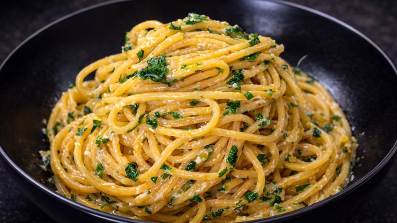10-Minute Garlic Parmesan Spaghetti