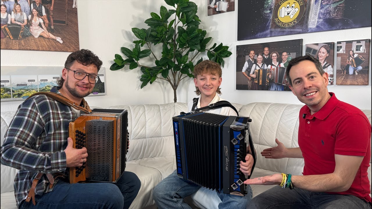 Finn-Louis mit seinem Papa und Thomas spielen spontan auf