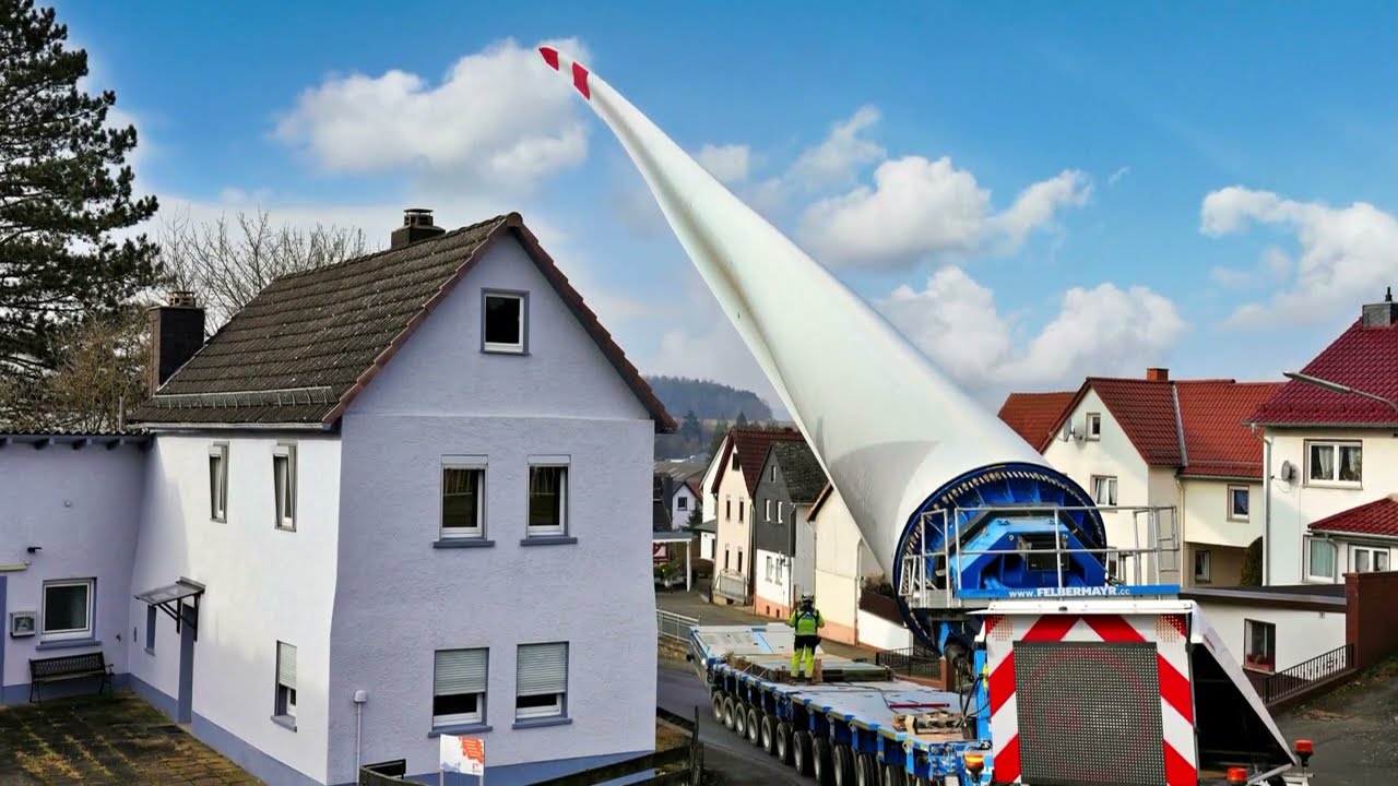 Transport der  Rotoren für den Windpark Hohensolms