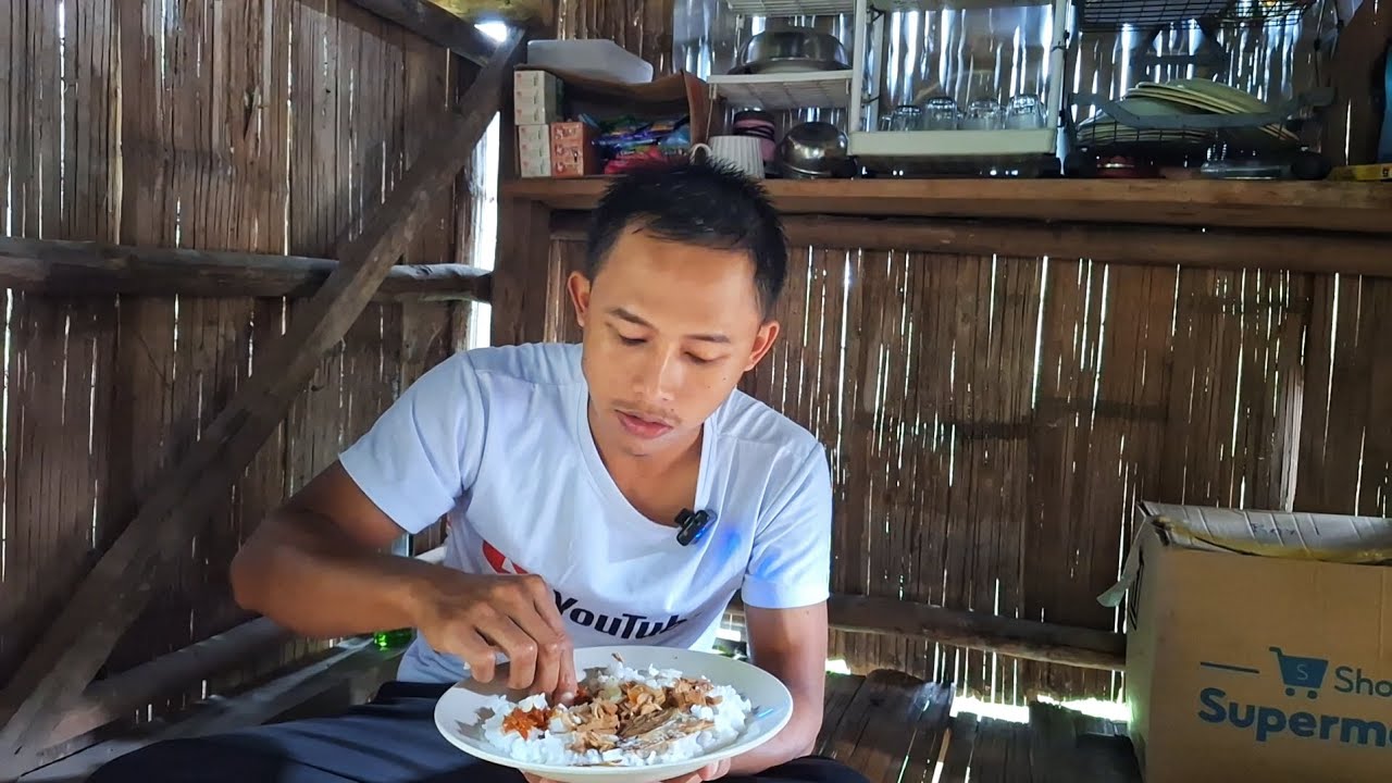 Kehidupan Nyata, Makan Siang Diguyur Hujan, Suasana Di Kebun