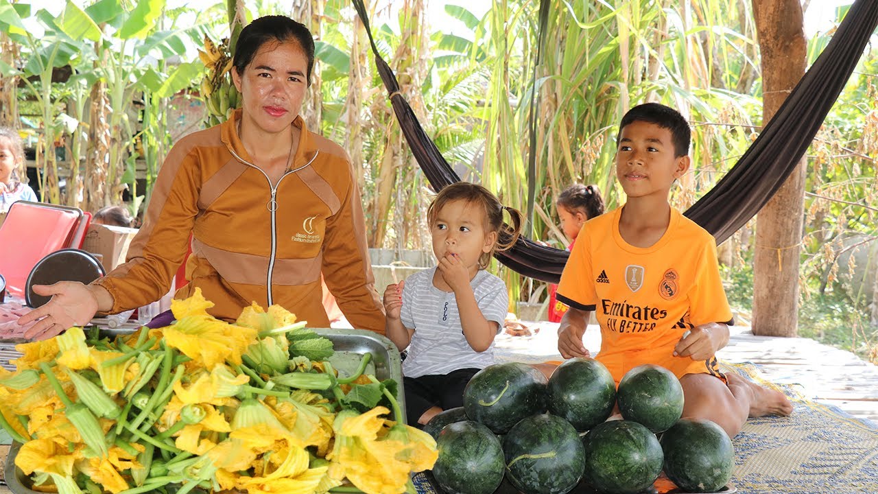 A Simple Food In Countryside But Very Tasty Recipe- Mommy And Daughter Cooking Pumpkin Flower Recipe