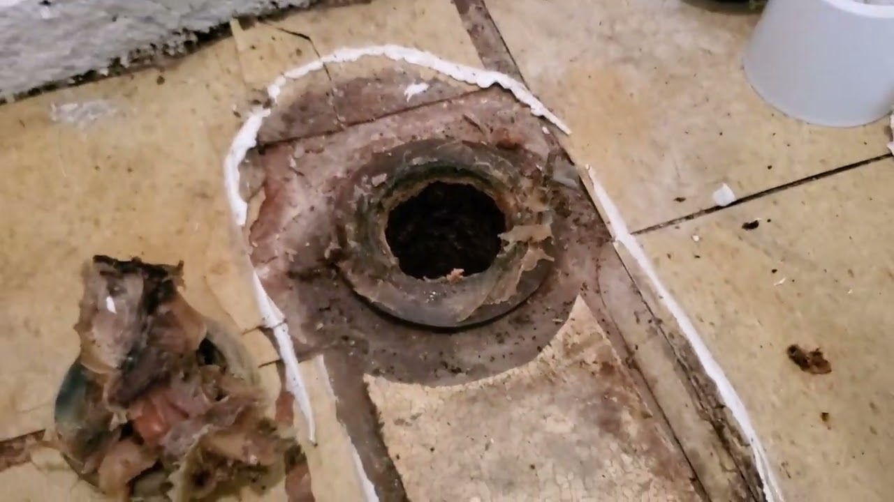 Fixing a Wobbling Toilet at an Optometrists Office | Pasadena Plumber | Pershing Plumbing
