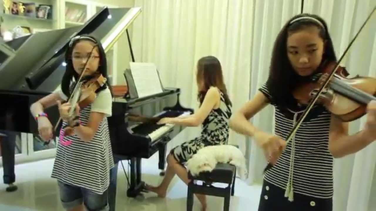 Kiss The Rain - 2 Violins & Piano - Note & Pin Sisters + Mom (โน้ต & พิณ)
