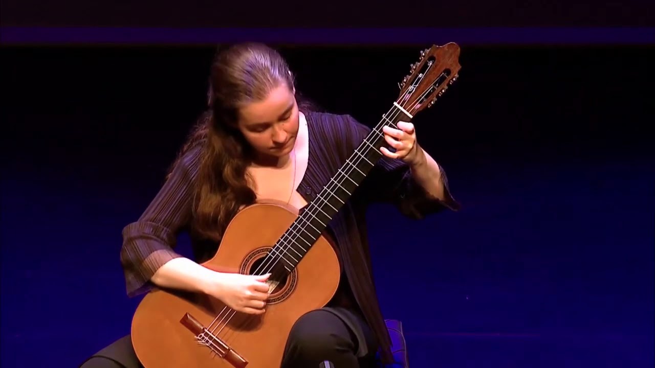 Leo Brouwer - Sonata del Decameron Negro (Nr.3) performed by Elena Fomenko