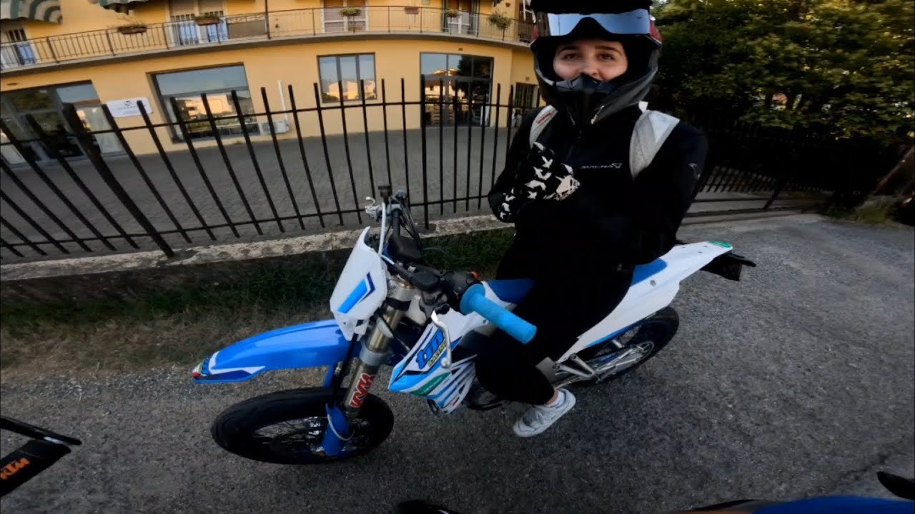 REAZIONE DELLA MIA RAGAZZA E DEI MIEI AMICI AL KTM SMC-R 690