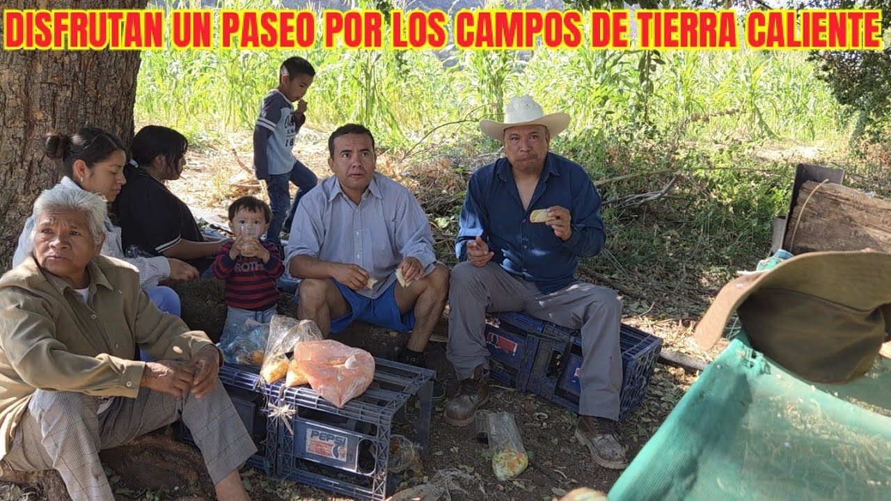 NOS TOCO COMER AQUI EN EL CAMPO SIEMPRE DISFRUTANDO EL MOMENTO Y LA FAMILIA 