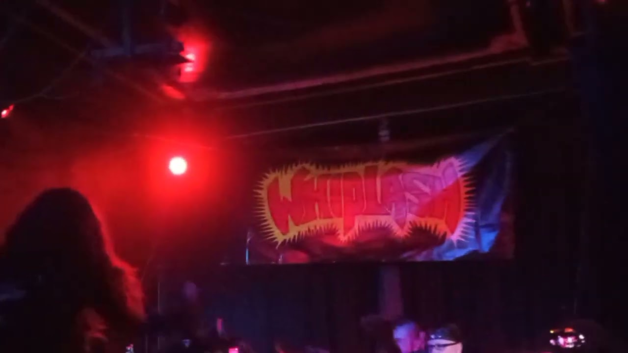 Whiplash - Stage Dive (Power And Warfare 18/05/2023 Bar Óxido Chile)
