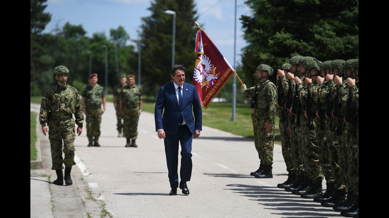 Ministar Gašić obišao 63. padobransku brigadu