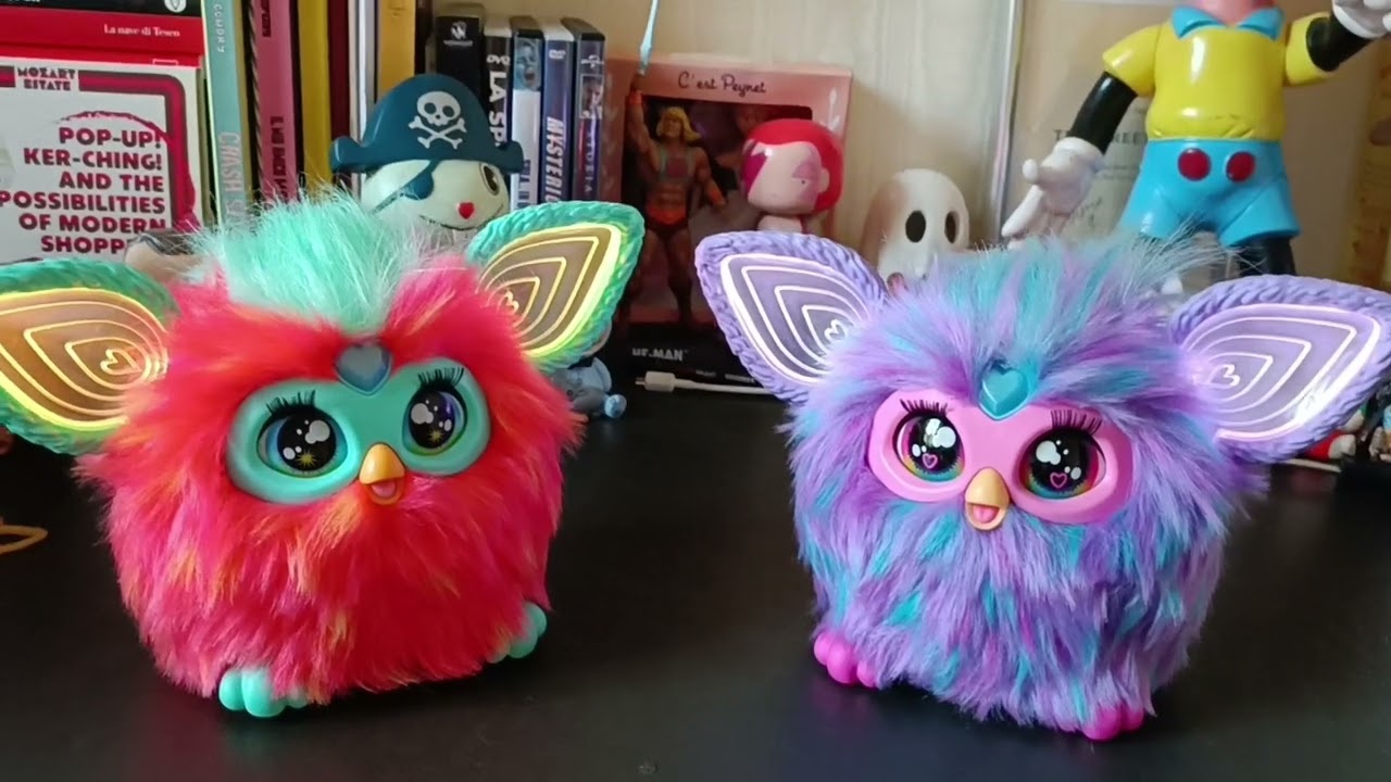Furby 2023 Italian vs English (Voice Comparison)