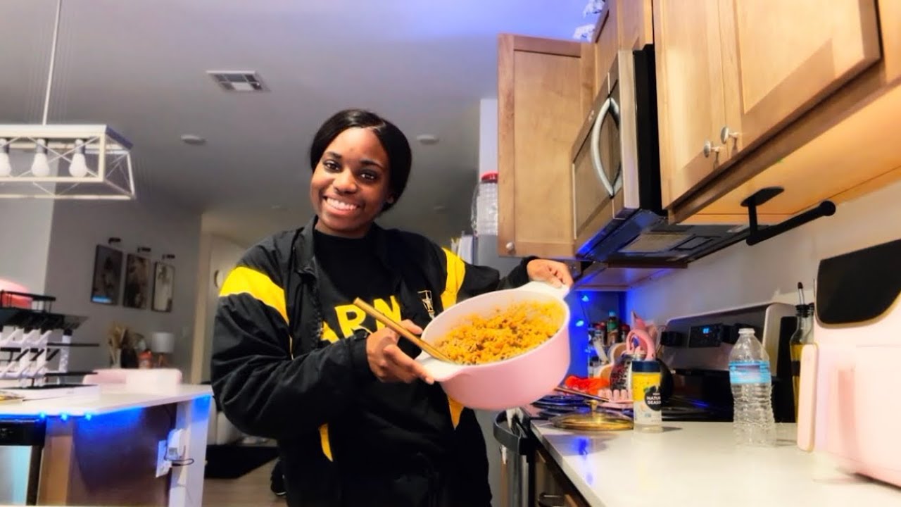 Make Hamburger Helper Macaroni & Cheese With Me! | Cooking Vlog 👩🏾‍🍳💖