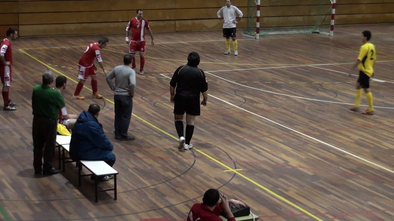 Futbol Sala HD : Seguimiento a un arbitro.