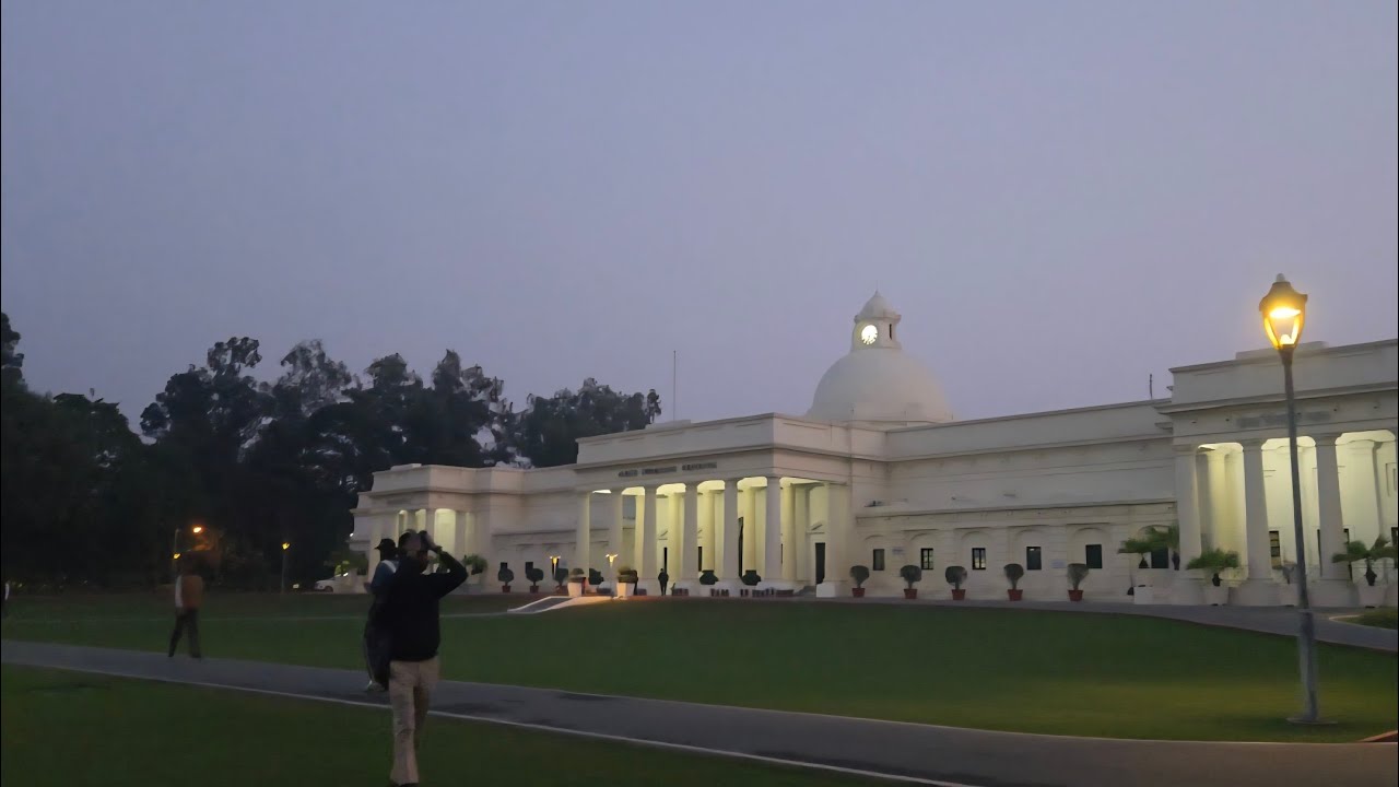 Exploring IIT Roorkee 🔥 India’s Most Beautiful Campus? #iit #iitroorkee #b.tech 