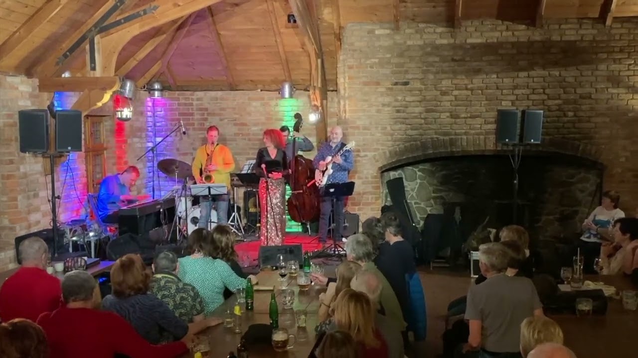 Social Call - Petra Ernyei & The Band -  22.2.2025 - Jílové u Prahy