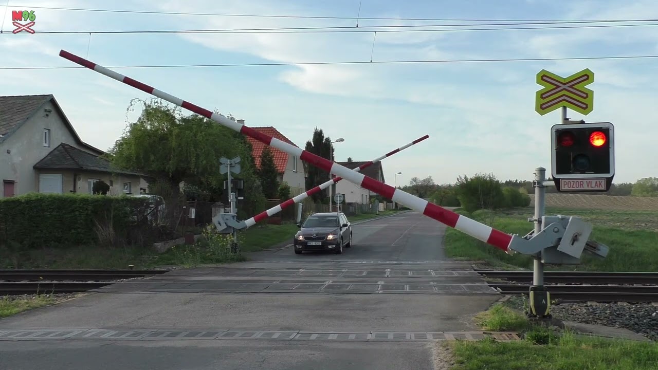 Železniční přejezd Radhošť [P4894] - 12.4.2024 / Czech railroad crossing
