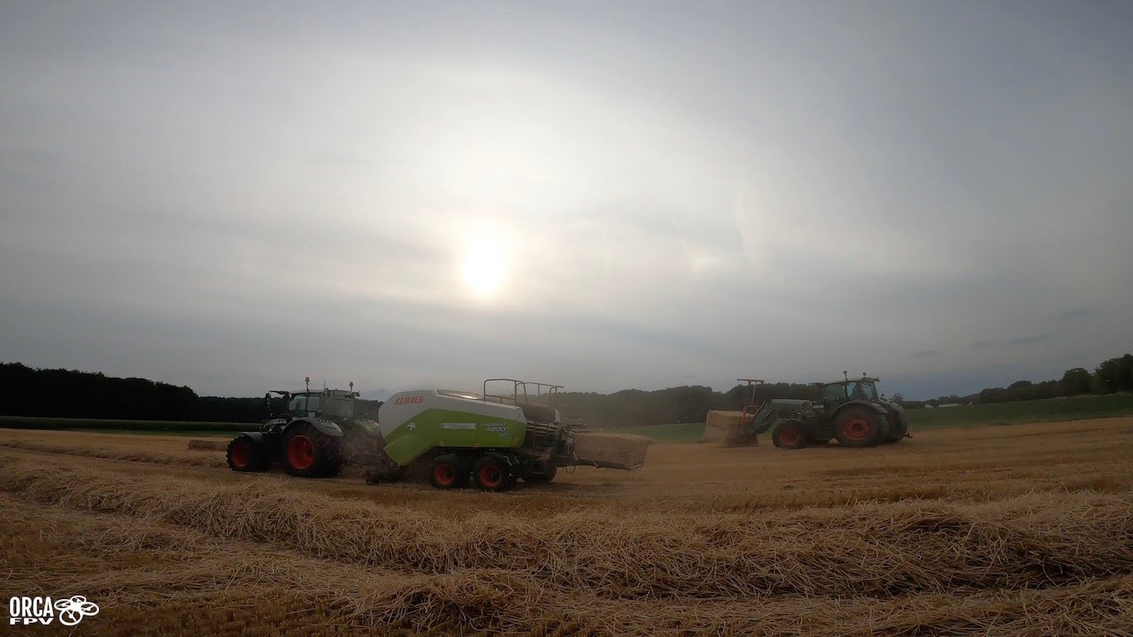 Freestyle fun with many tractors