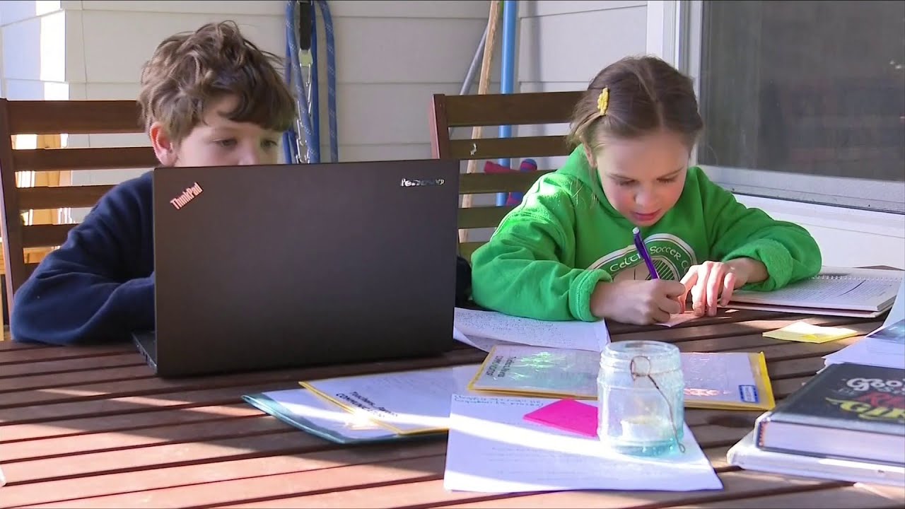Students face challenges with online learning