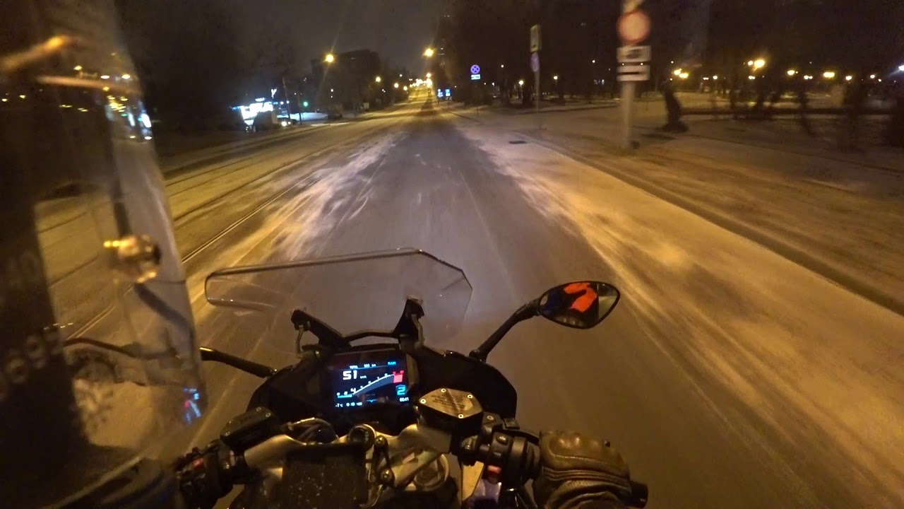 -7 and Snow on BMW R1250RS with Anlas WinterGrip Plus