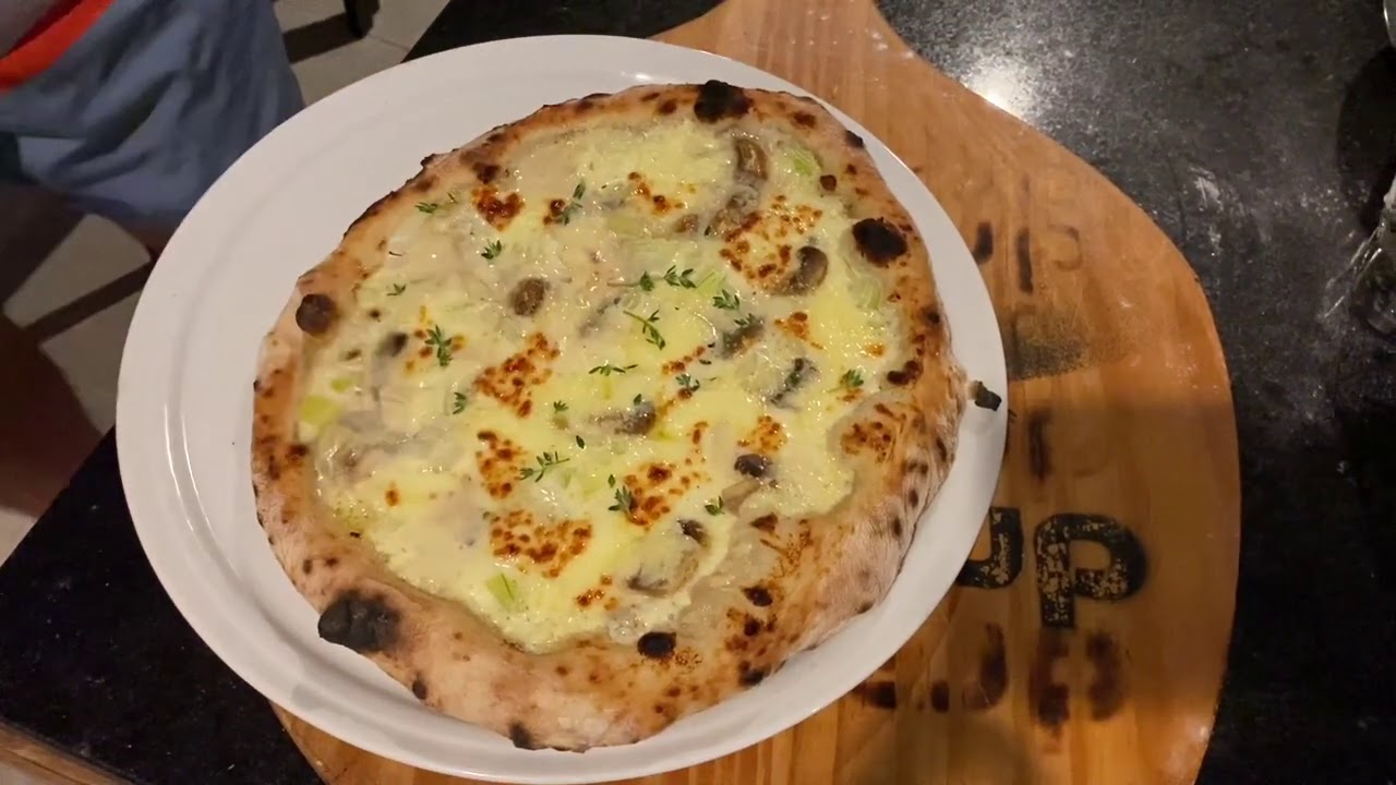 Pizza Bianca e Panuozzo . Diretamente da varanda da pizza!