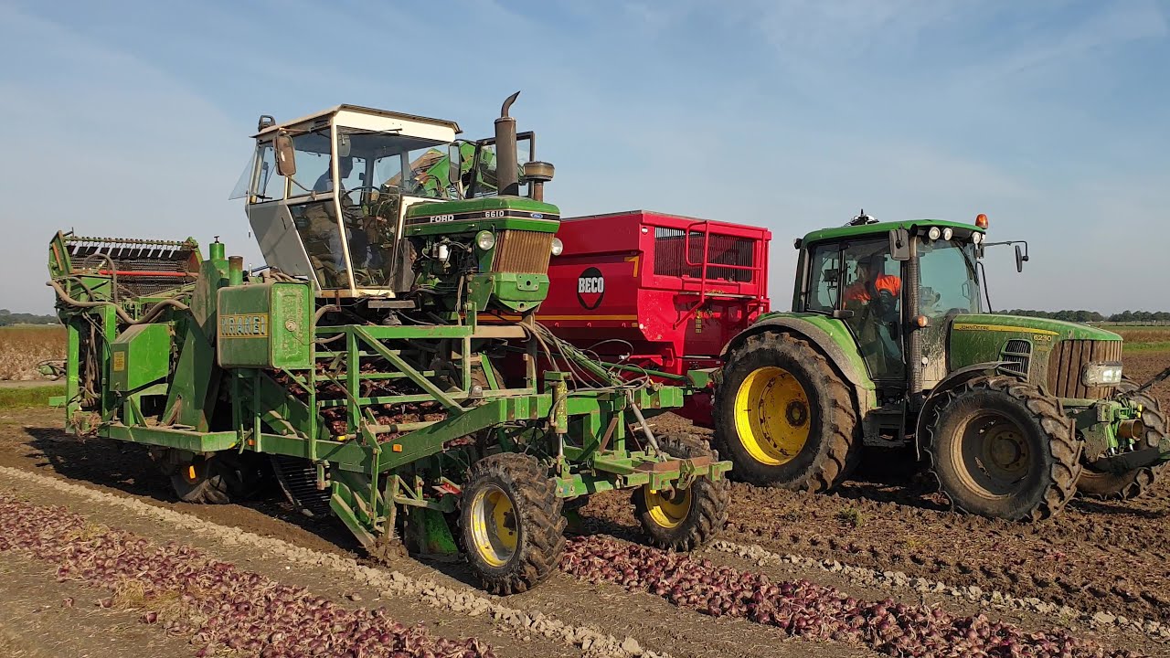 Uien laden en inschuren - Krakei Ford 7710 met egelband en axiaalset en 3x John Deere met Beco Super