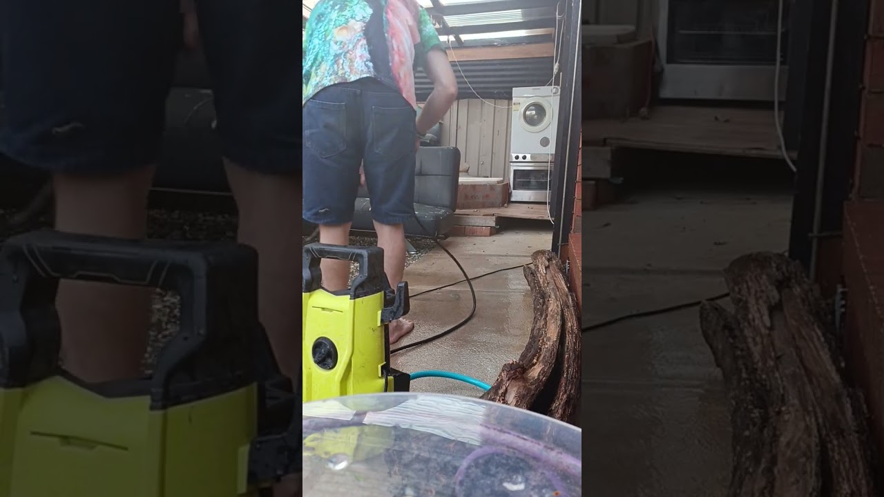 Who does your spring🤷🏻‍♂️cleaning? (What month is it.....) 