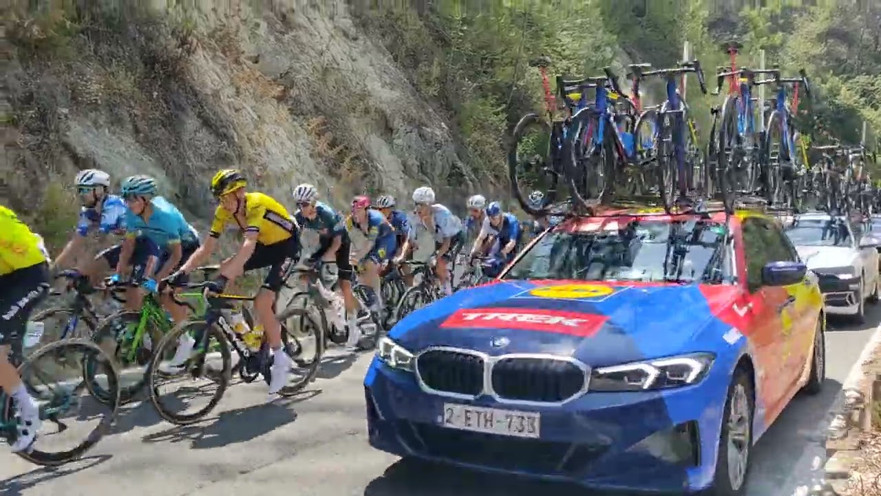Vuelta ciclista a España 2024 inicio de la subida del Puerto del Boyar en El Bosque (Cádiz)
