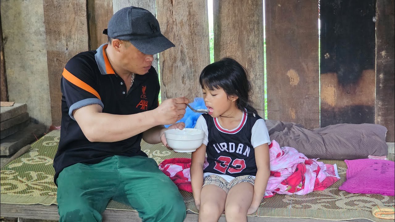 Video remembering the memories of Uncle Thanh helping, taking care of and giving gifts to the baby