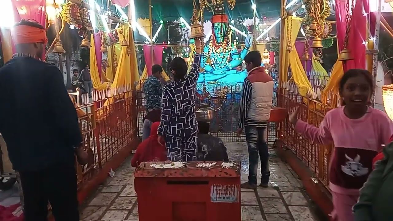 मवाना कस्बे का भोला मुराद पूर्ण होने पर लेटकर भोले के दरबार में रूद्र अभिषेक करने पहुंचा।करण