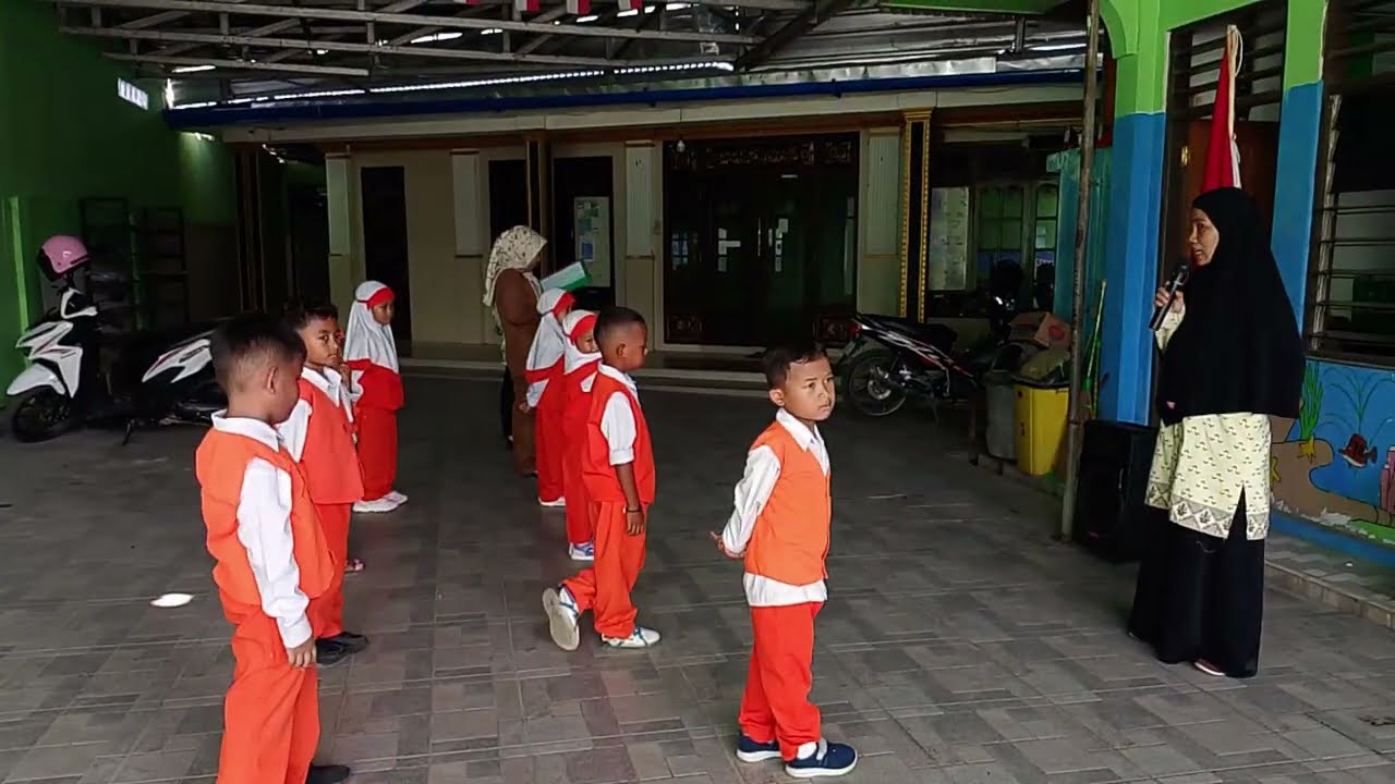 Hari pertama masuk sekolah 🥰
