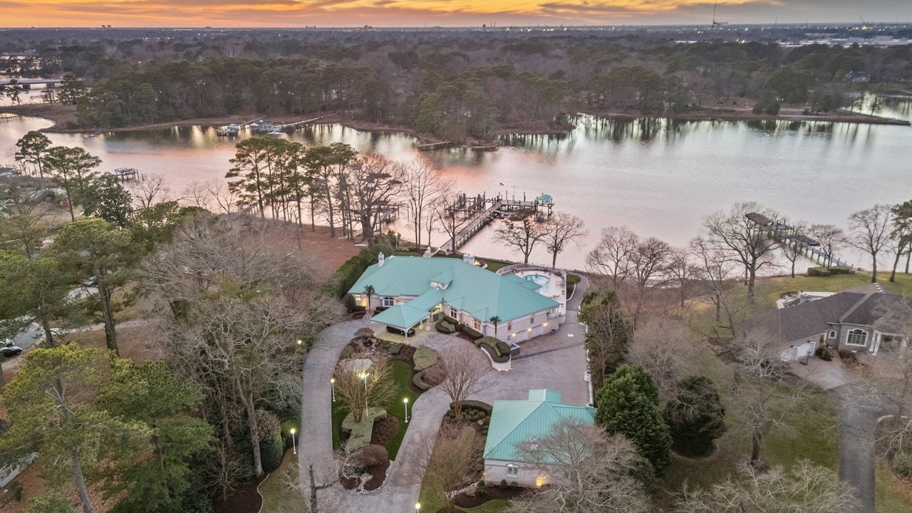Deep-water Luxury Retreat | 4112 Mingo Trl, Chesapeake, VA