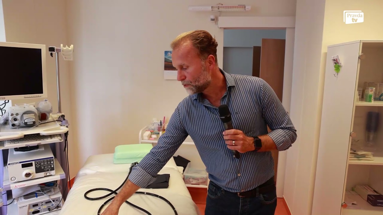 Gastroenterológ Kužela ukáže, ako prebieha kolonoskopia